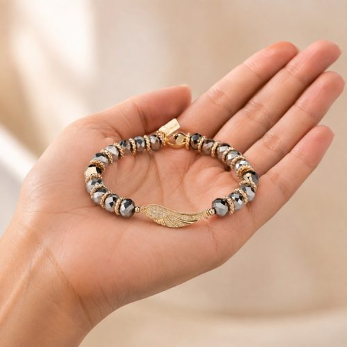 con fondo Women's Guardian Angel Crystal Stretch Bead Bracelet with Wing Charm
